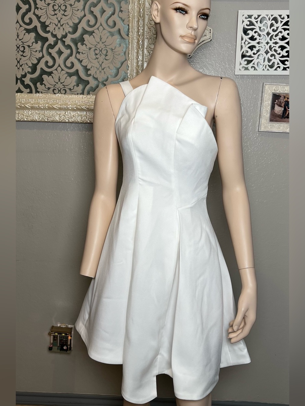 Elliatt White One-Shoulder Asymmetric Dress